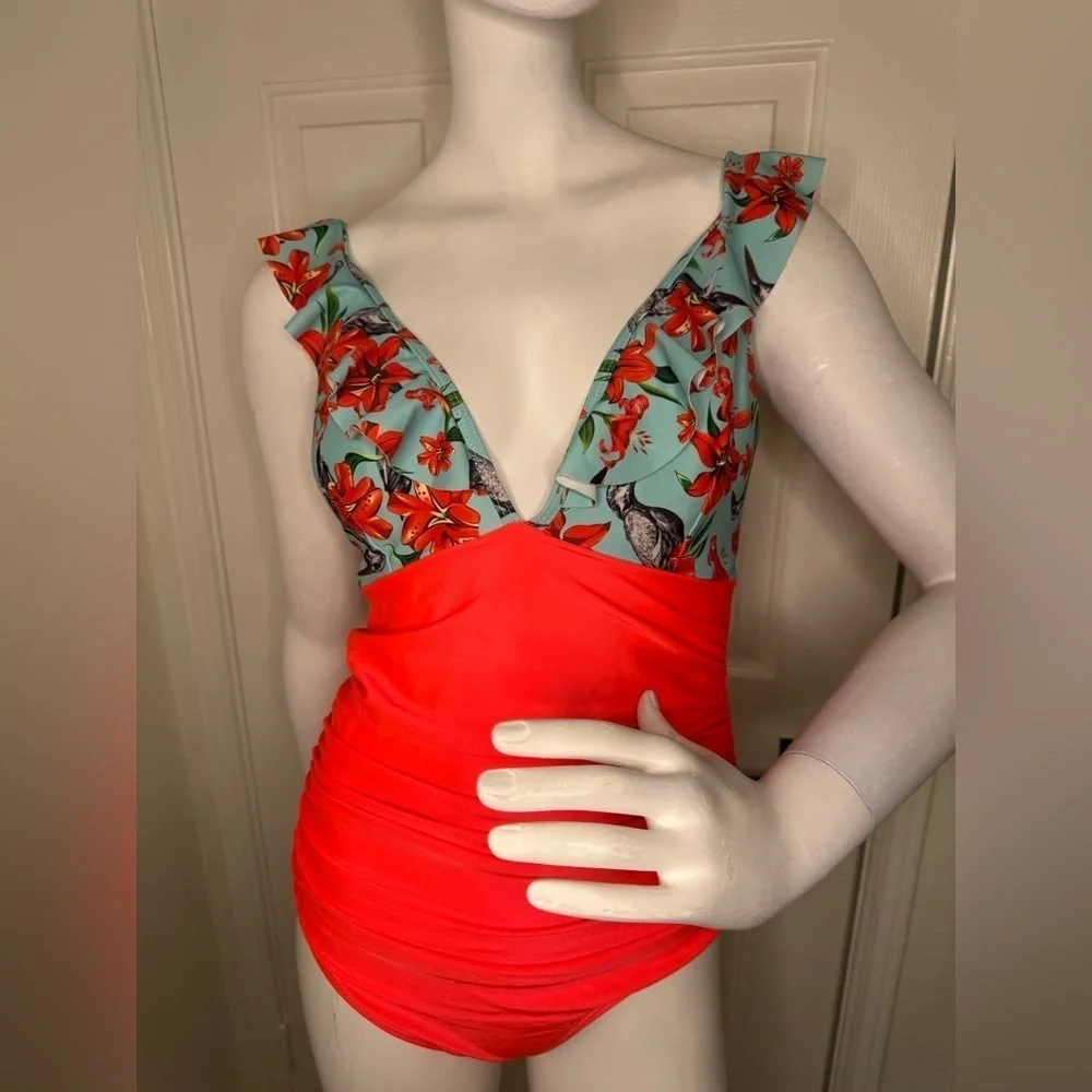 Unbranded Floral V-Neck Swimsuit Size Medium.